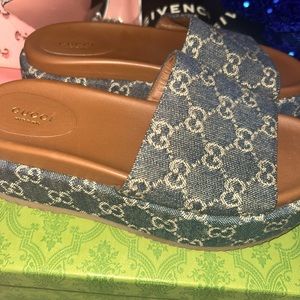 Brand new Gucci slides size 10